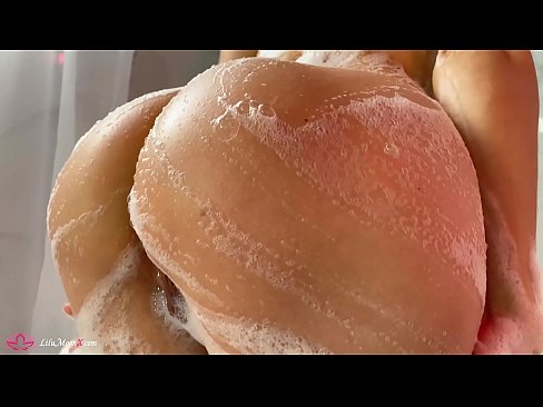 ❤️ Zeshkania masturbon pidhin me vibrator deri në orgazmë intensive në dush ❌ Porno shtëpie tek ne
