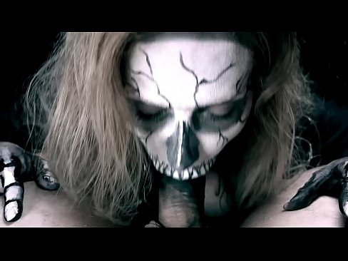 ❤️ Vajzë demonike që thith karin me gojën e saj të zezë dhe gëlltit sperma. ❌ Porno shtëpie tek ne